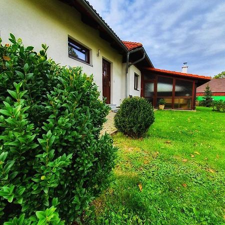 Domek Cisarsky Villa Šluknov Exteriör bild
