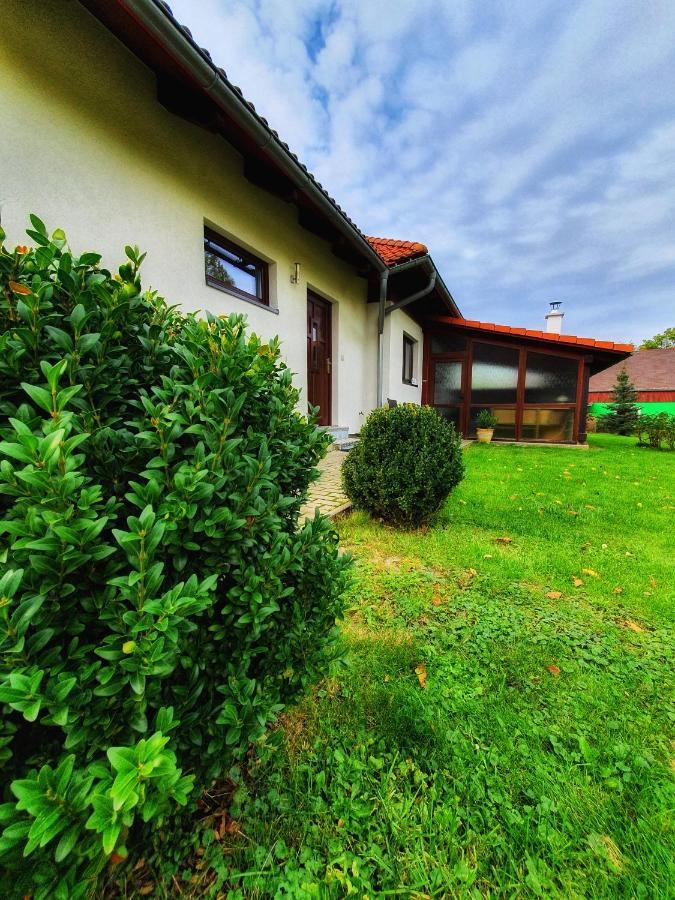Domek Cisarsky Villa Šluknov Exteriör bild