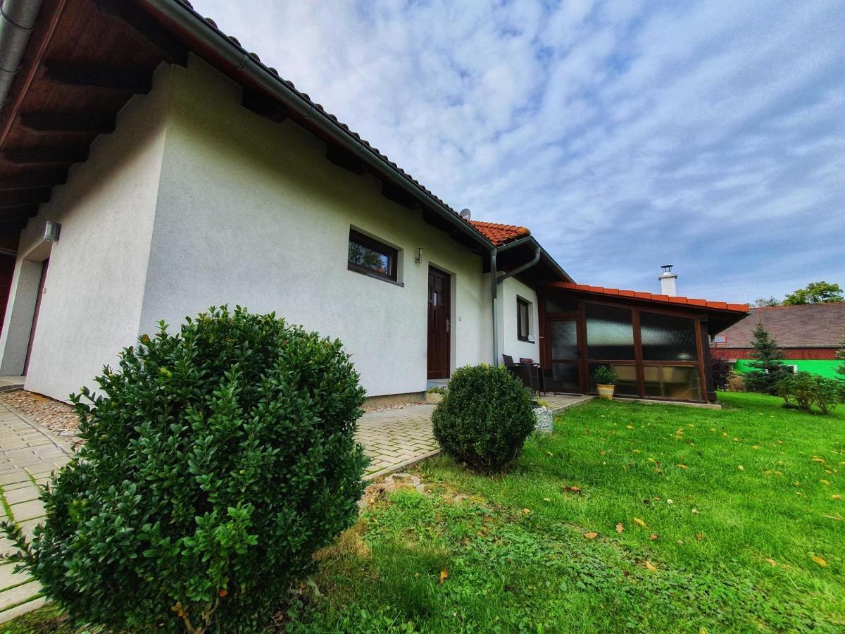 Domek Cisarsky Villa Šluknov Exteriör bild